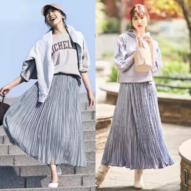 40+女人穿衣在精不在多，休闲上衣搭配半身裙，穿出高级感