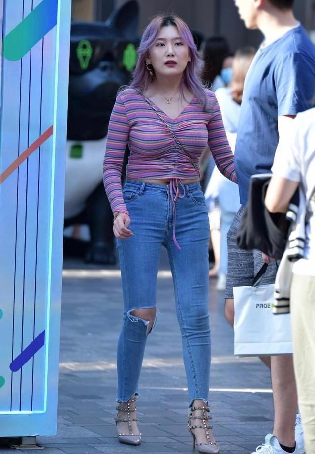 美丽的她个性足，彩虹般的魅力够时尚，真精致