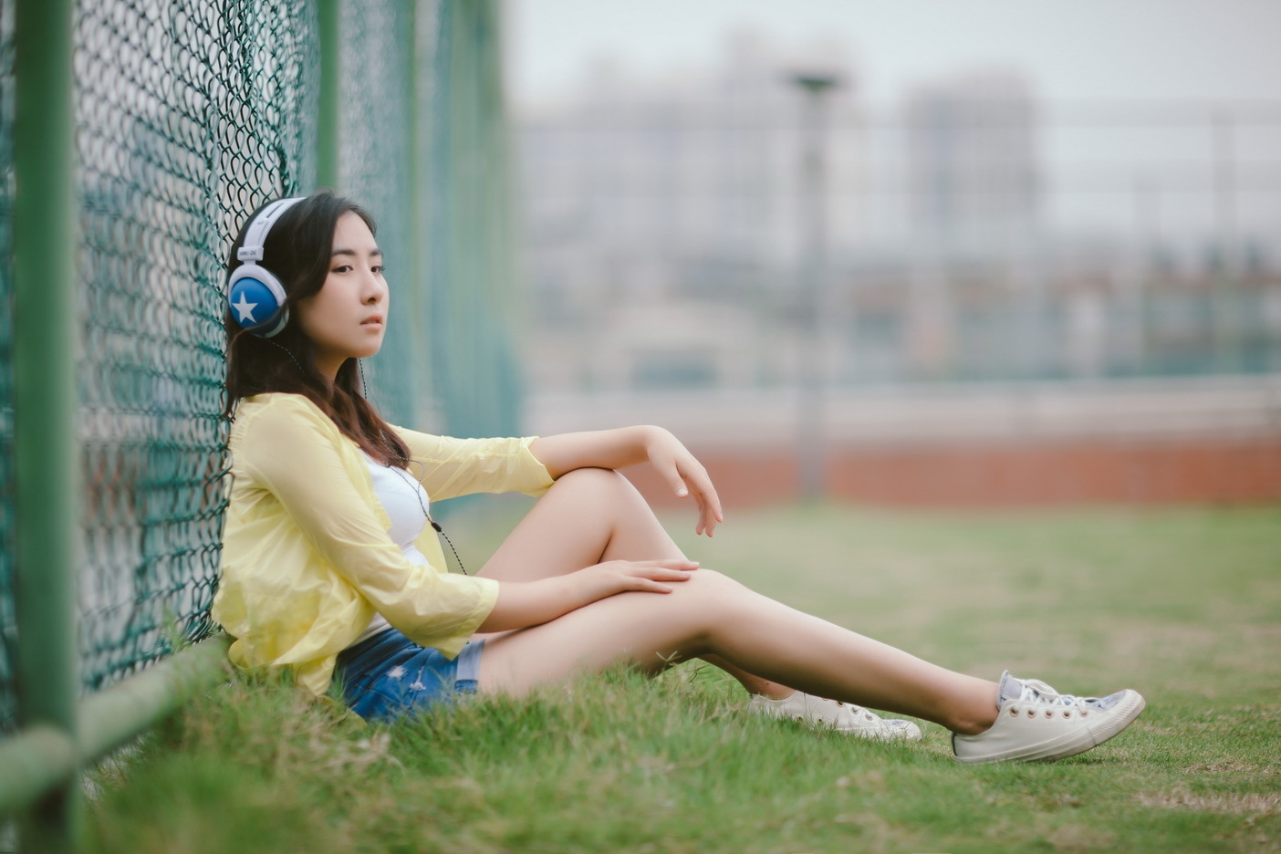 气质唯美川大校花校园摆拍