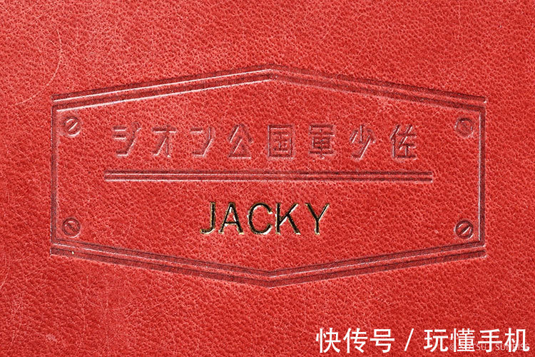 皮革 高达联名皮革产品:三大经典招牌机甲均亮相