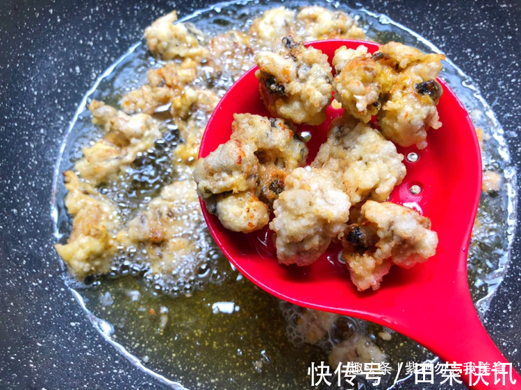 海蛎不要光知道炒蛋,试试这个做法,香酥美味,好吃得停不下来