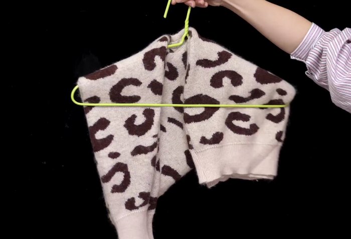 晒毛衣正确的几种挂法，毛衣不变形不起包，简单实用