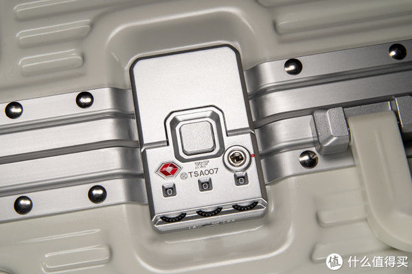 铝框|除了网红爆款 还有默默无闻的“国王”:EAZZ新款铝框登机箱