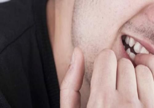 孩子|孩子咬指甲的毛病可能不是缺营养，两种心理诱因，家长需自查