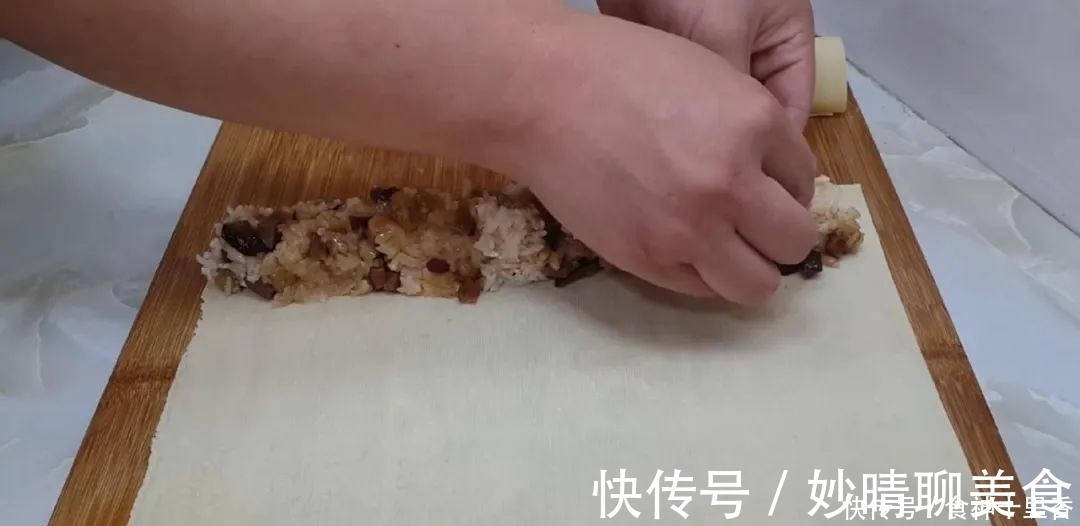 糯米又出新吃法,加2把红枣,个个焦脆又软糯,出锅孩子抢着吃