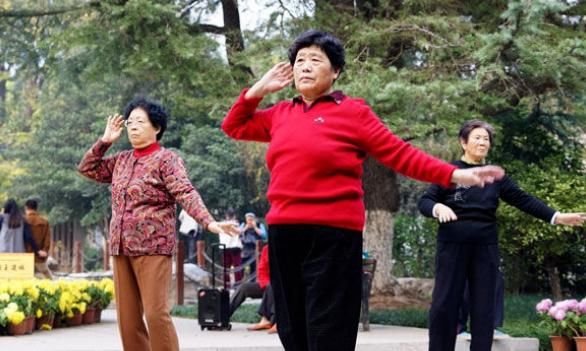 50歲以上女性如何補充體內鈣質？多吃3物，可預防骨質疏松