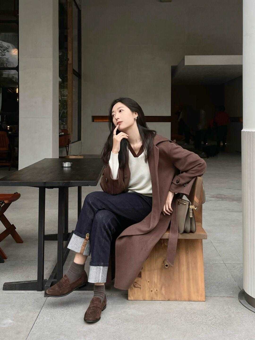 配饰 高级棕怎么穿更高级?看看这些搭配方式,经典时髦又显气质