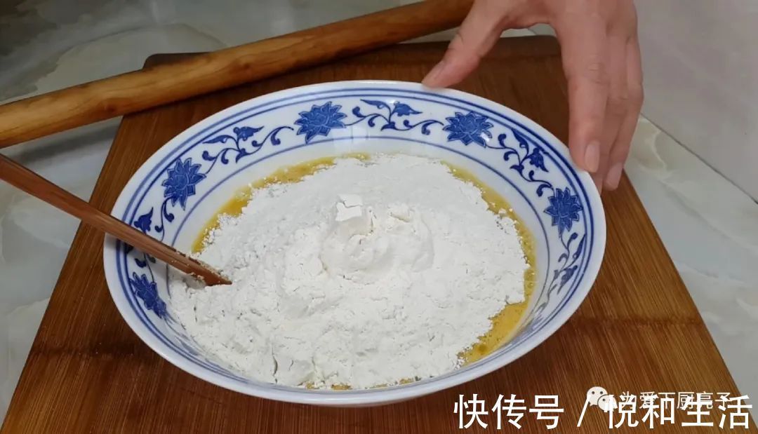 面包这么做太香了,加4个鸡蛋,不用烤箱也能一次成功,松软香甜