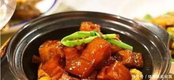 八道酒楼旺销特色菜!