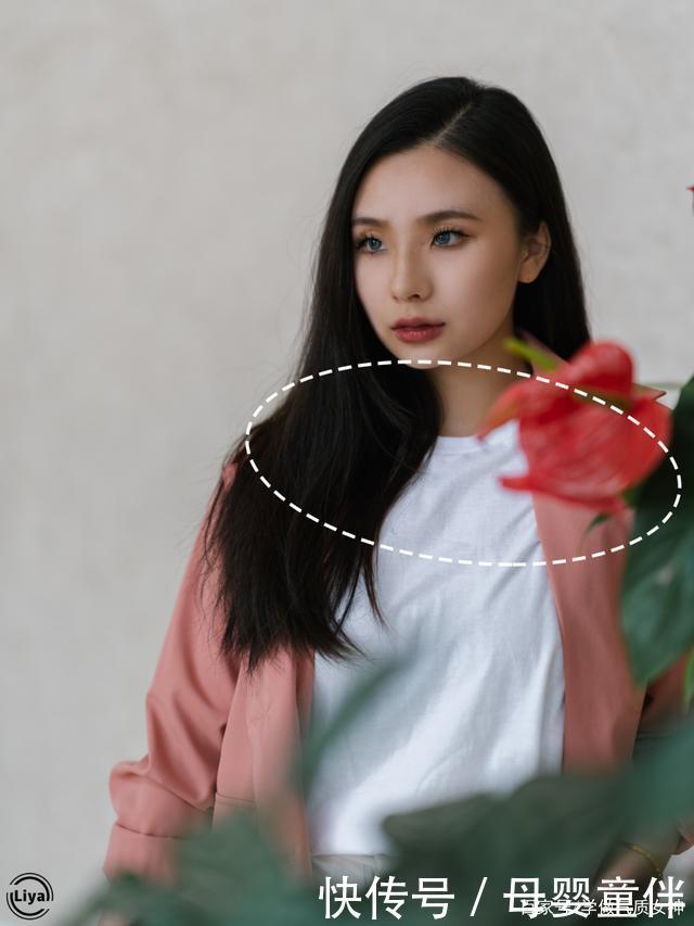 今秋薄外套里穿什么这件内搭洋气炸了!