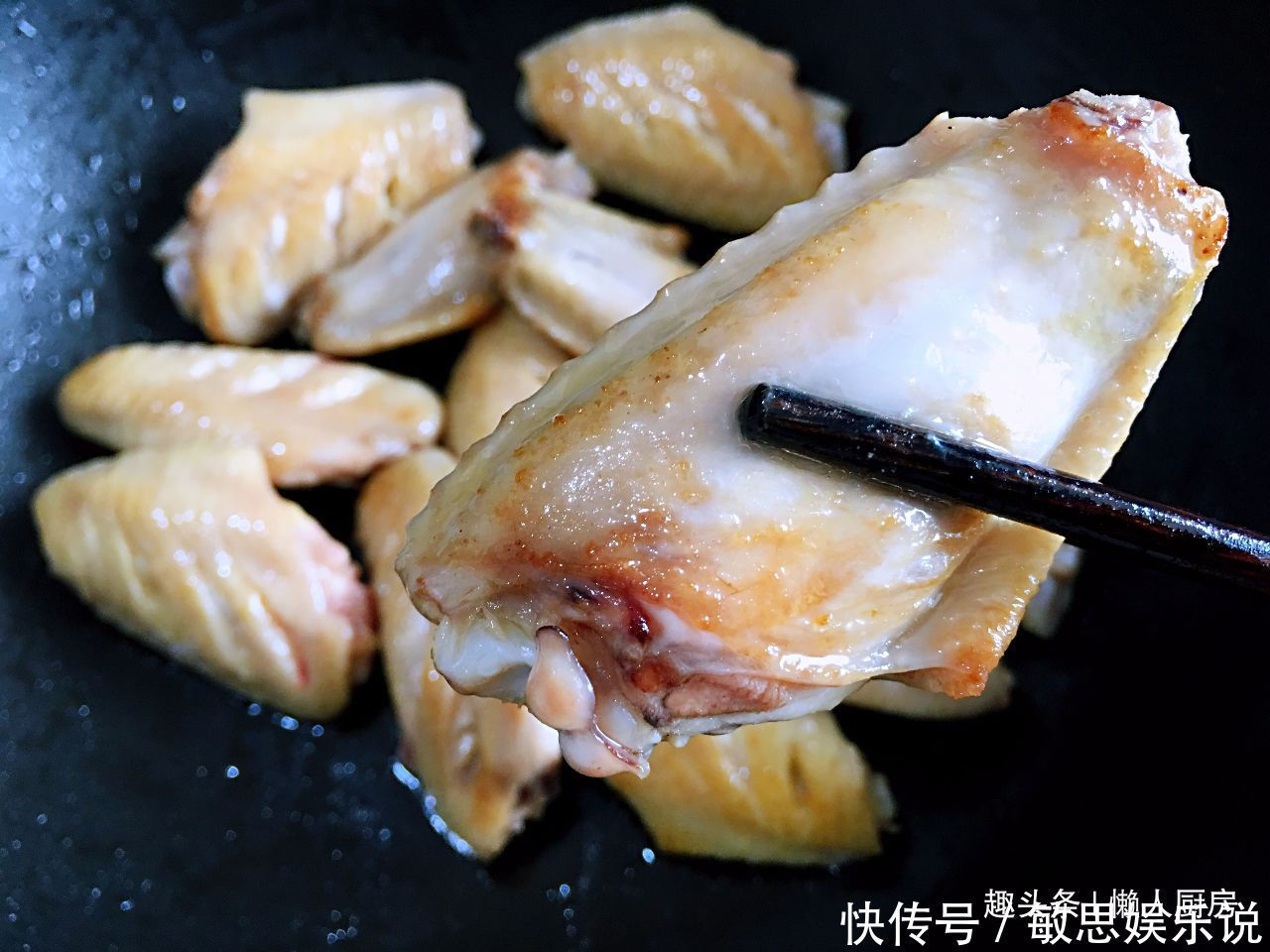 特别|教你鸡翅的特别做法,把水换成它,烧出来的鸡肉香味更浓