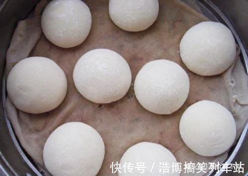 小苏打|蒸馒头可别只加酵母，多放3味料，30分钟就发满盆，软暄有嚼劲