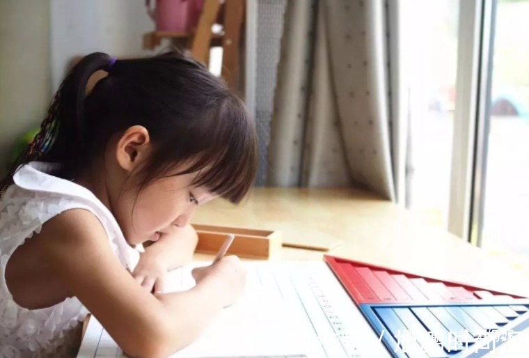 名牌大学|“出去疯”和“家里蹲”的孩子,长大谁更有出息?很多家长想错了