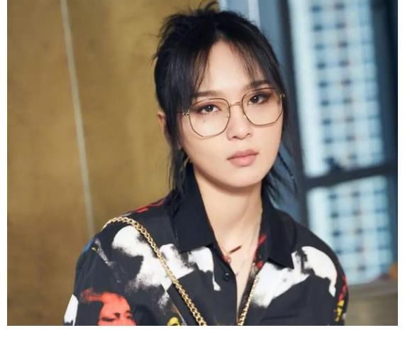 微時代之戀|(zhì)誰是楊冪的好友，和周筆暢屬于互黑型，跟楊穎屬于互捧型！