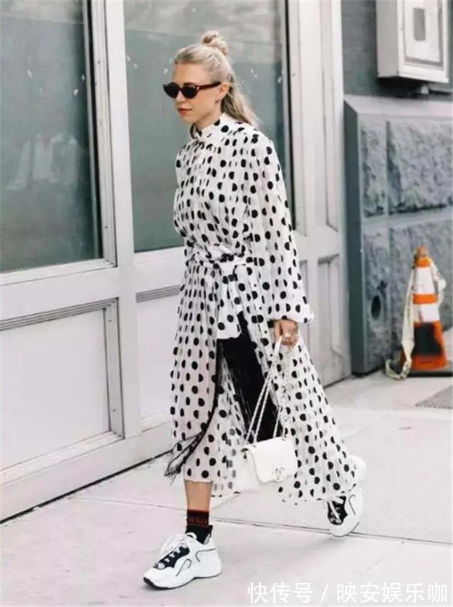 帆布鞋 女人再懒,穿裙子也别配小白鞋了!瞧下面潮人这样穿,时髦有品味