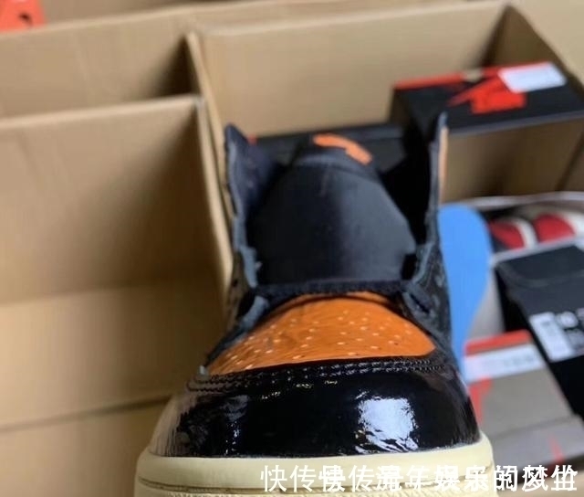 logo 猪肉贵了?猪油AJ却便宜了!AJ1猪油扣碎3.0真假对比,细节讲解