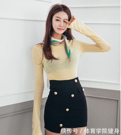 紧身裙 黄色薄纱针织衫搭配短裙,简洁大方,娇俏动人!