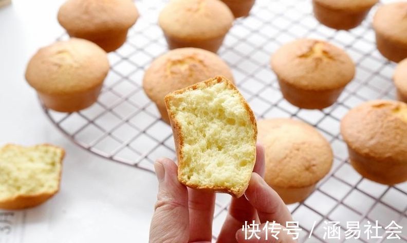 蜂蜜蛋糕|四个鸡蛋一碗面粉，做出妈妈爱吃的蜂蜜蛋糕，的确是小时候的味道