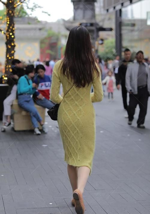 毛衣|黄绿色毛线裙,毛茸茸的精致修身毛衣,透气好显身材