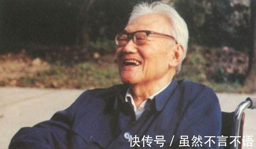 妻子$巴金妻子病故不下葬,骨灰摆枕边相守33年,晚年才懂长寿并非福气!