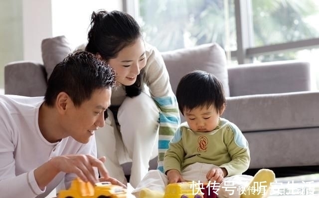 运动能力|“地鼠奶爸”陪女儿玩游戏走红,最后妈妈那一下,女儿吓到闭眼