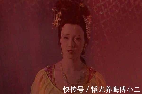 大庭广众$为什么秦可卿私德有亏，人缘却好到不行？