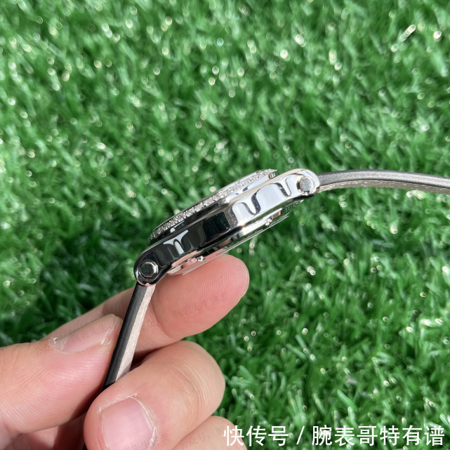 YF萧邦快乐钻七钻经典机械女表，既是腕表也是珠宝！