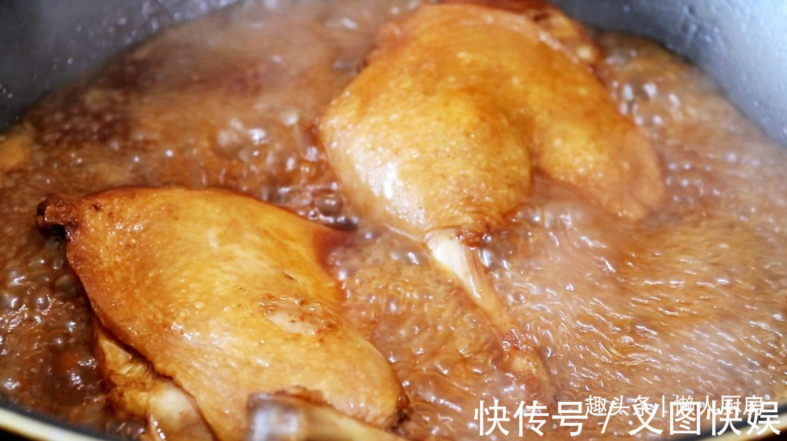 回家|7元买了两只鸭腿,回家简单做了一盘酱鸭腿,比卖的好吃多了