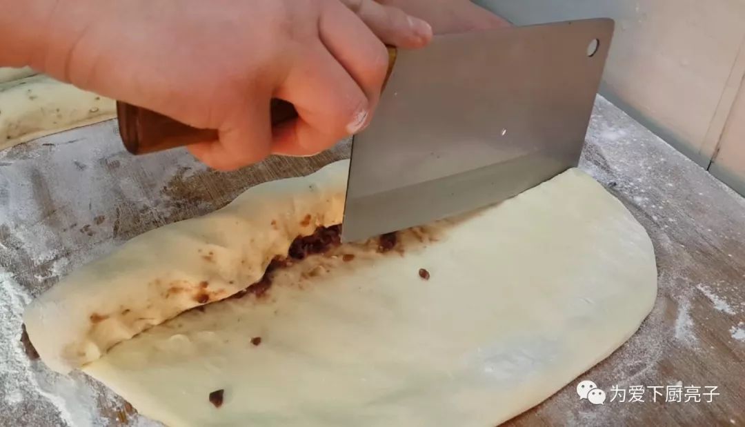 倒入|红豆又出新吃法,不烙饼不蒸馍,我家一周吃3次,比蛋糕好吃十倍