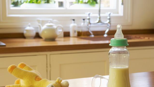 杯子|宝宝超过这个时间戒奶瓶危害大,儿科医生告诉你轻松戒