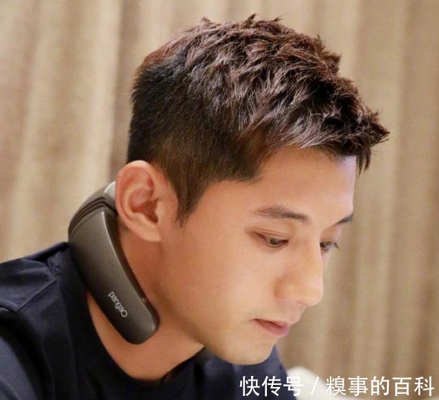 难怪说张继科不是金晨理想型,手把手教乒乓球时,肤色差说明一切!