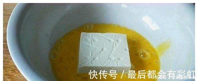 鸡蛋饼|1块豆腐,1个鸡蛋,不用一滴水,筷子两搅,比大鱼大肉还好吃!