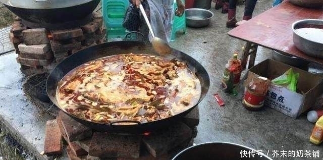 闺蜜农村爷爷80岁大寿,包了500的红包,看到这桌菜感觉值了