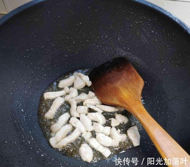 中薪|清明将至,遇到这菜一买就是3斤,从不手软,增强免疫力,身体好!