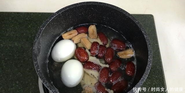  阿胶|入秋后，女人要多吃此汤，成本6块钱，每月坚持喝，比阿胶养人