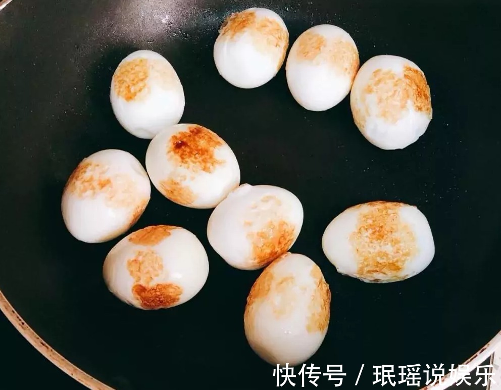 家常虎皮蛋的教程来了，配上一碗热腾腾的白米粥，既营养又开胃