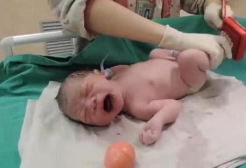 分娩|一组图带你了解:宝宝出生后,被医生抱走的神秘十分钟都经历了啥