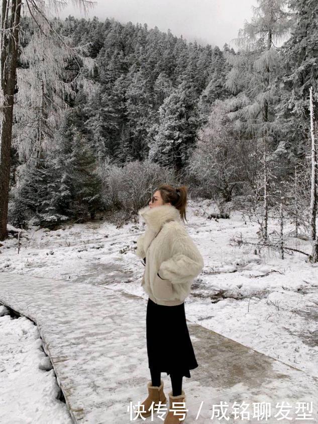 女人的冬装怎么少得了皮草,学会时尚博主的搭配,保暖有限贵气