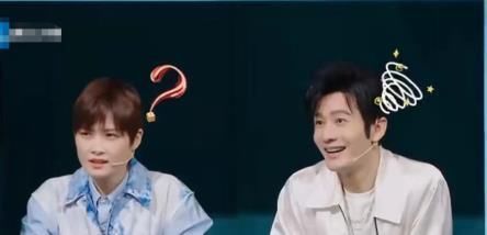 黃曉明|賈玲沈騰一個動作爆笑復(fù)刻黃曉明和李宇春,簡直比鏡子還像