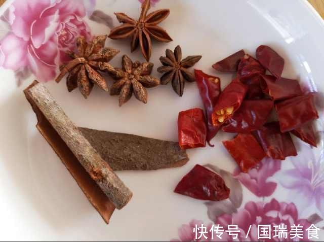 炖排骨时加入“一样东西”,排骨20分钟就醇香软烂,材料每家都有