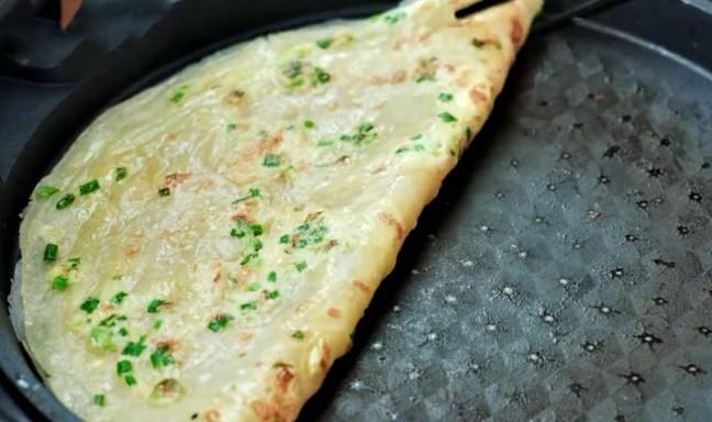 劲道|入秋后,学会早餐此做法,锅中一烙暄软劲道,10分钟端上桌