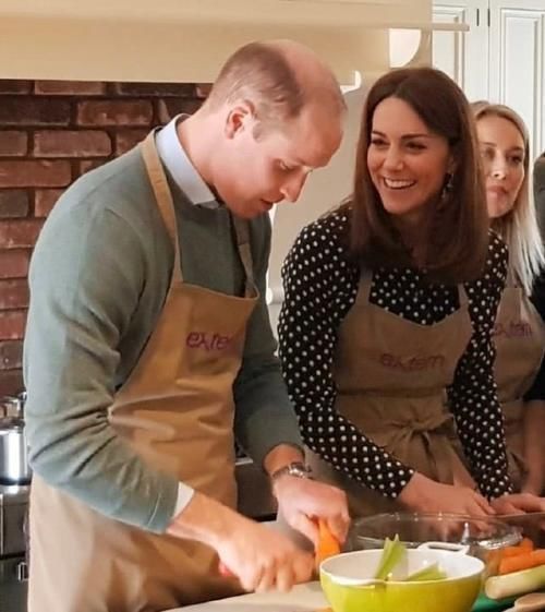 凯特王妃|凯特王妃太节俭13年的外套反复穿,身边的威廉早已换了发型