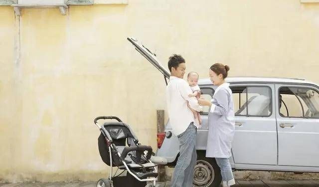 孩子|4岁男孩出去郊游后,他总是说耳朵疼,医生点了灯,父母害怕退后