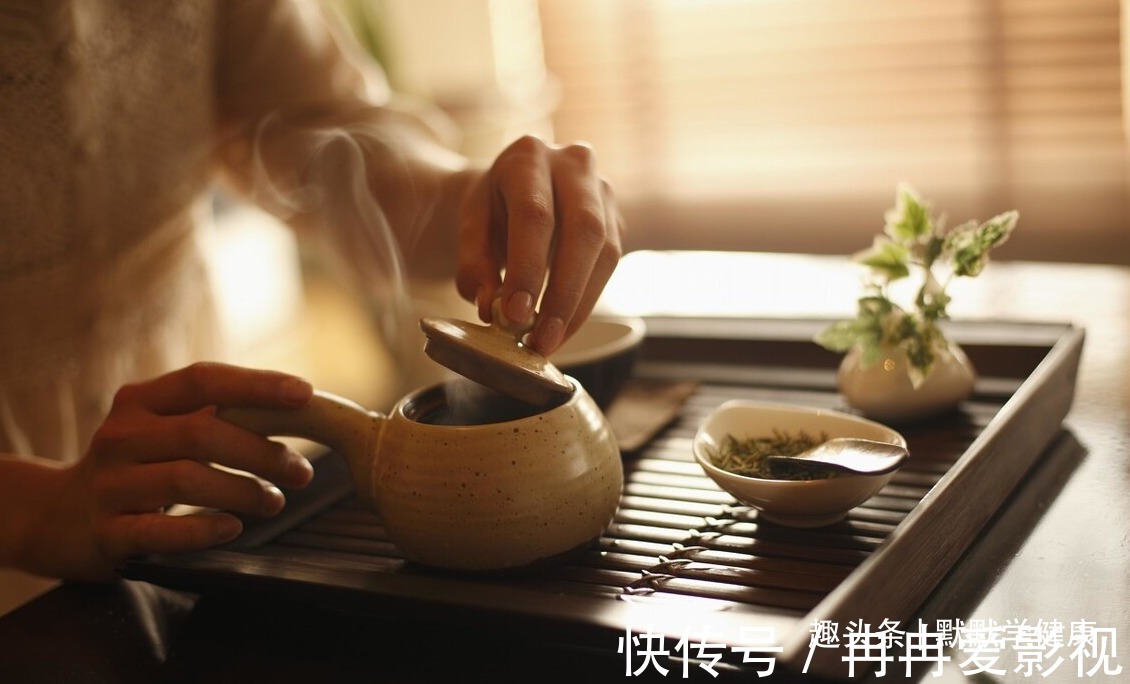 疾病|八旬老中医被12种疾病缠身，他用三招自救，竟然全好了！