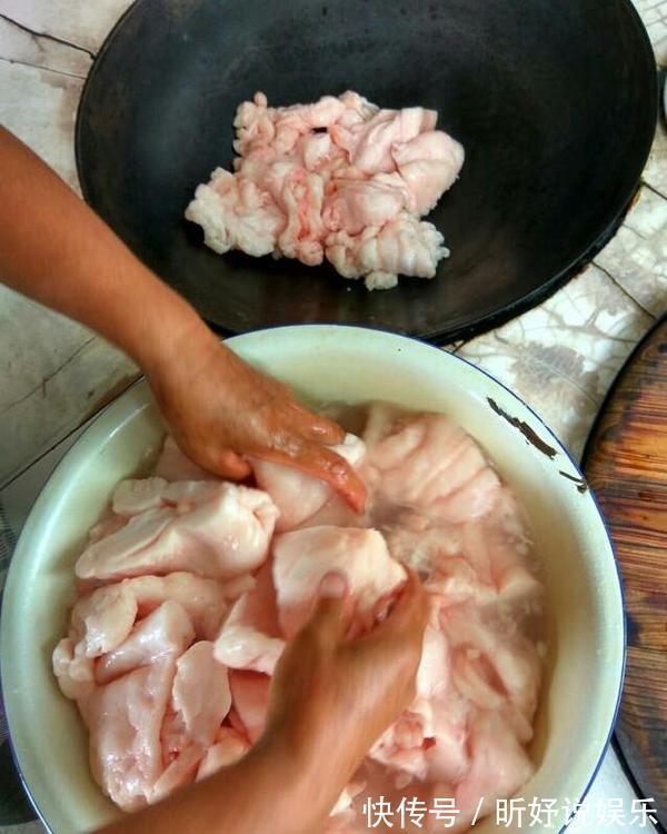 城里人|农村人经常吃的这种油,城里人很少吃,炒菜真的香