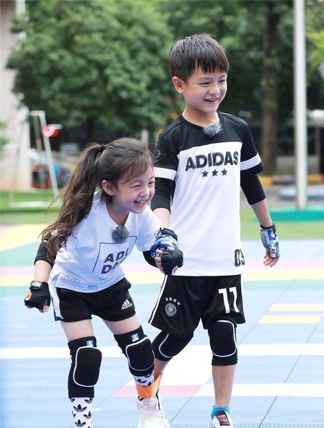 双胞胎|男孩想要个妹妹,妈妈一口气生下两个妹妹,男孩:还能退货吗?