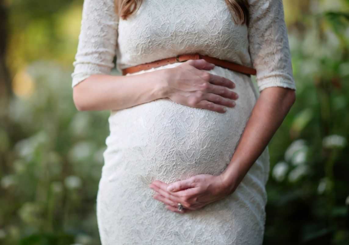 婆婆|孕妈辛苦生下两个孩子，婆婆高兴坏了，但医生却说这不是双胞胎