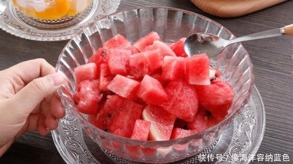 日本|都是吃西瓜,中国人爽快,日本人讲究,看到印度人:真有人吃?