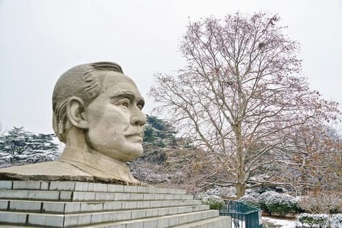 老年|国内有70多座同名的公园，青岛也有一座，青岛人几乎都跟它合过影