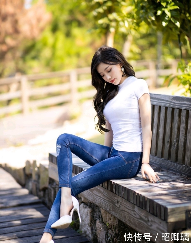 穿搭 美艳性感美女潮流穿搭,穿出优雅气质,散发迷人魅力